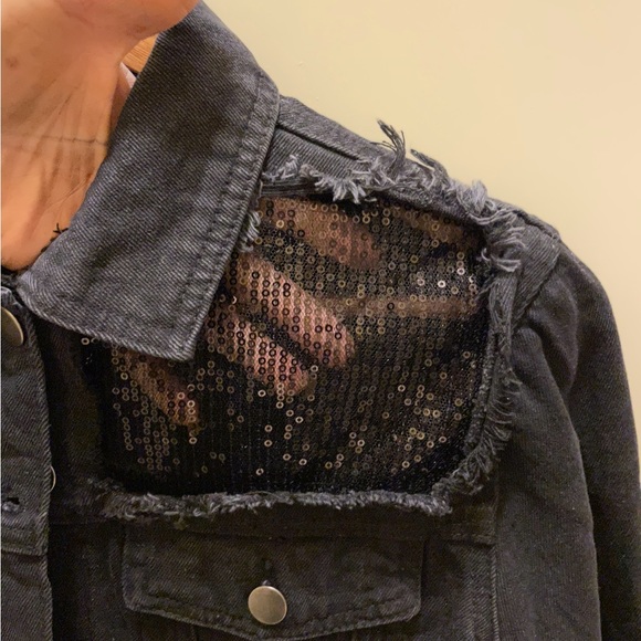 Denim jacket, sequins shoulders, front & back patch “It Works”! Worn once. - Picture 4 of 8